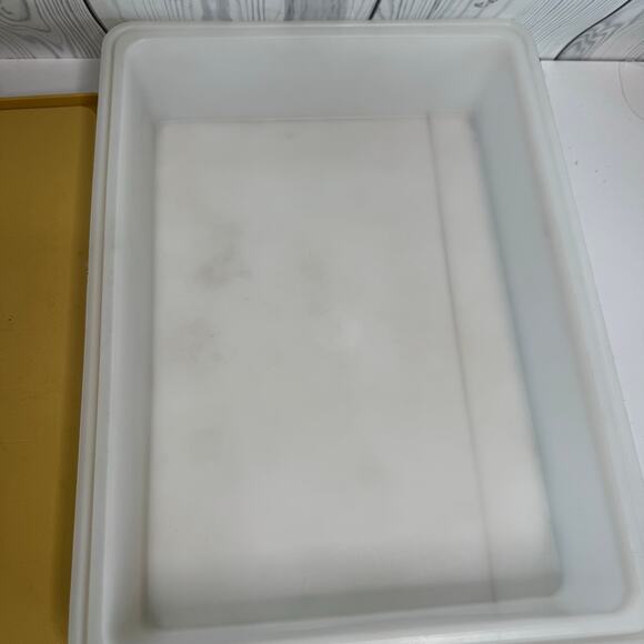 Vintage Tupperware Harvest Gold Rectangular Sheet Cake Carrier with Handle 622-5 - Picture 4 of 7